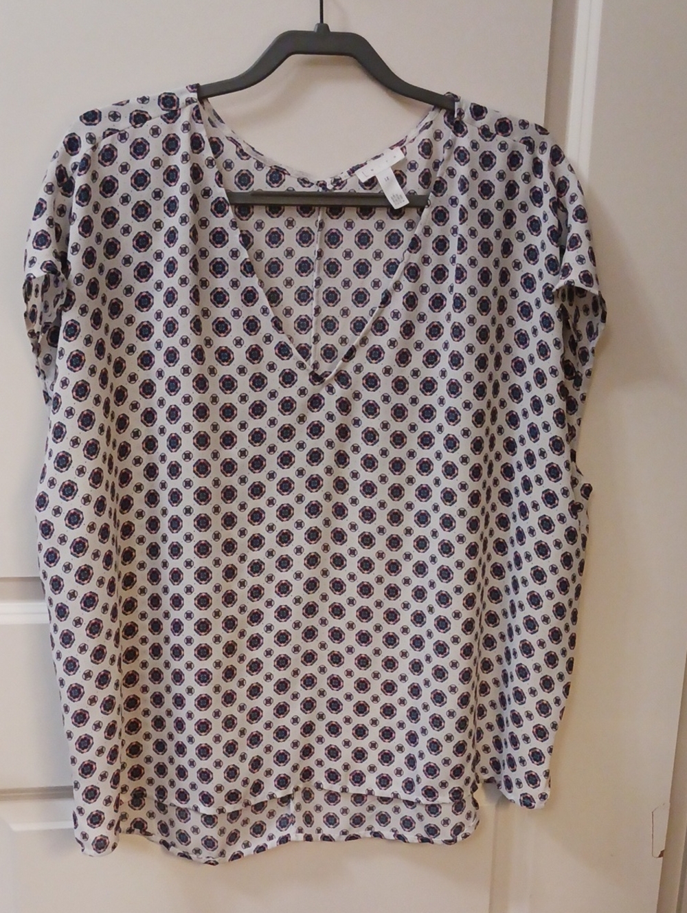 Leith White V-Neck Blouse with Navy Circular Print